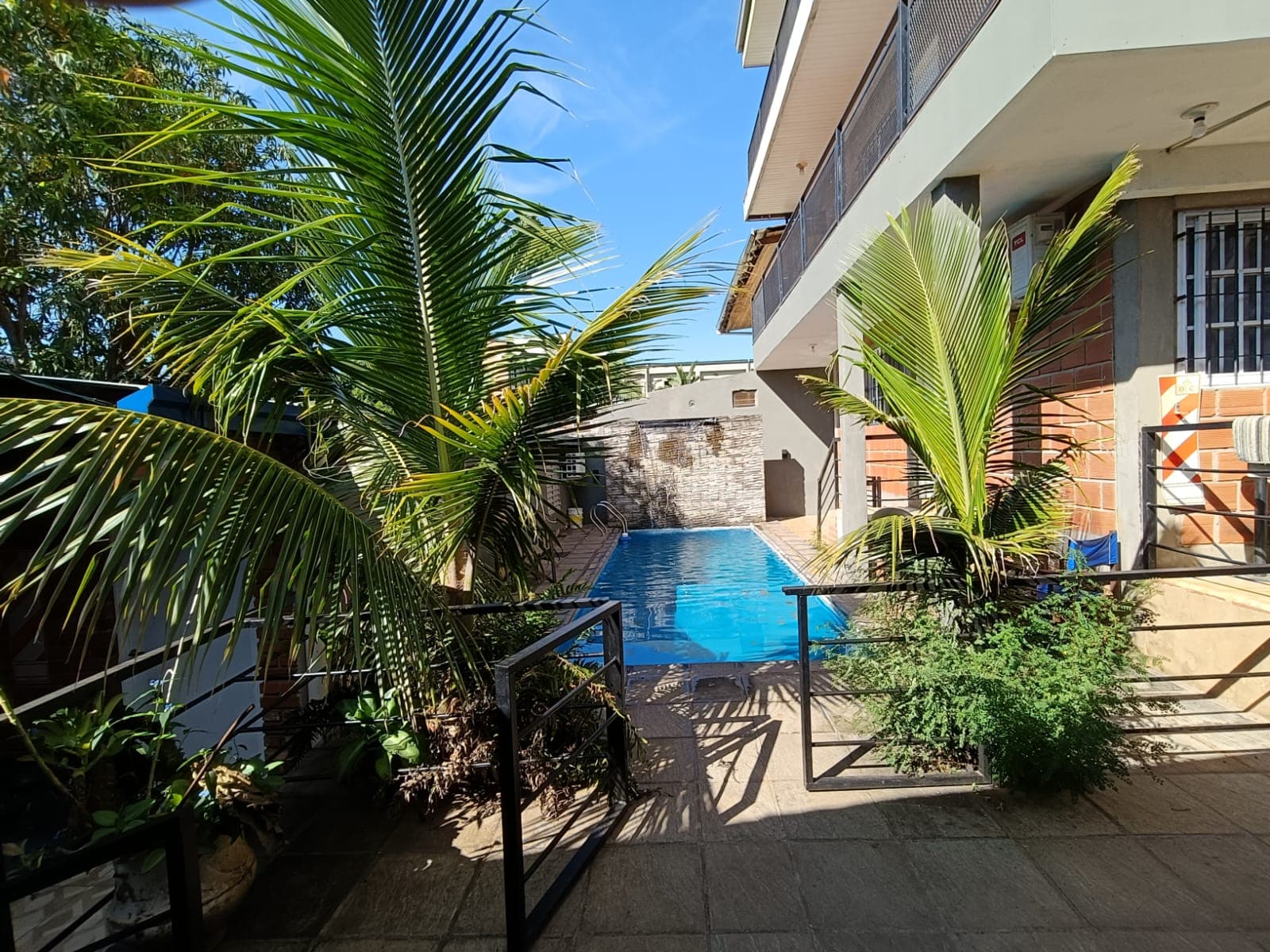 Piscina con Cascada